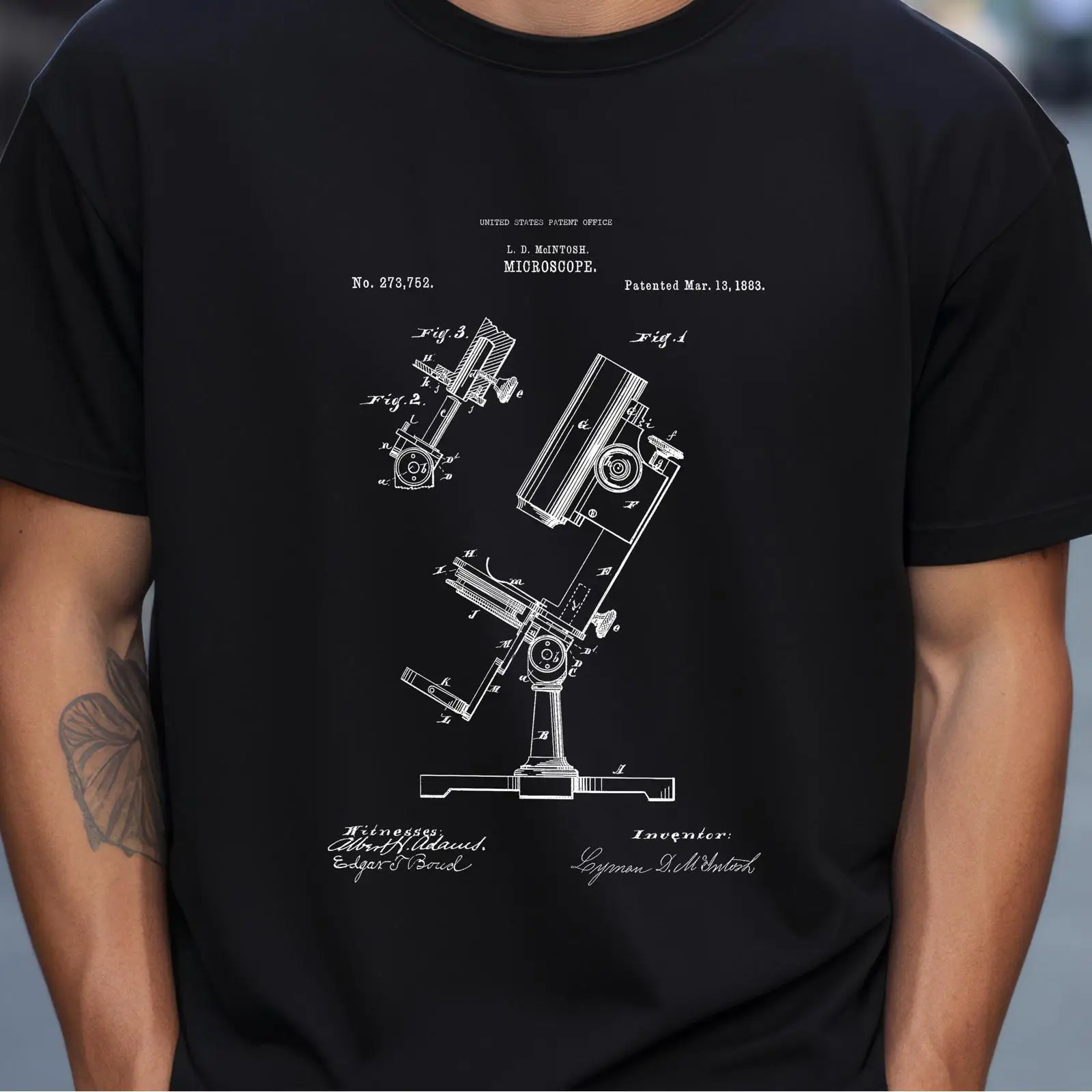 Medical Lab Worker - 1883年米国特許取得の顕微鏡をモチーフにした、科学者、生物学者、医学者、化学者、研究室のスタッフ向けのヴィンテージTシャツ。洗い加工を施した、柔らかい素材で、男女兼用。